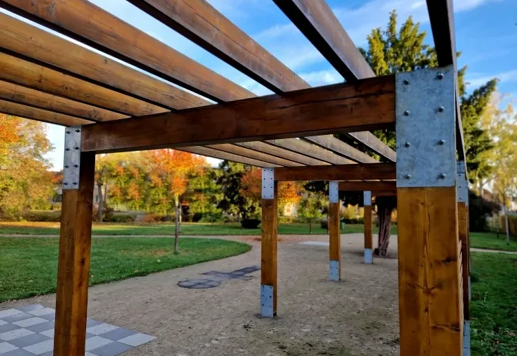 comment fixer une pergola stabiliser couverture poteaux aménager décorer extension cuisine salon