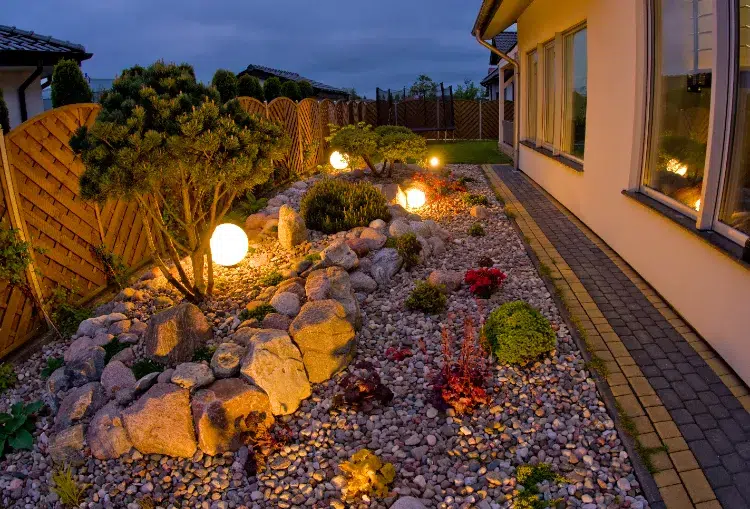 décoration de jardin avec des pierres galet gris pas japonais