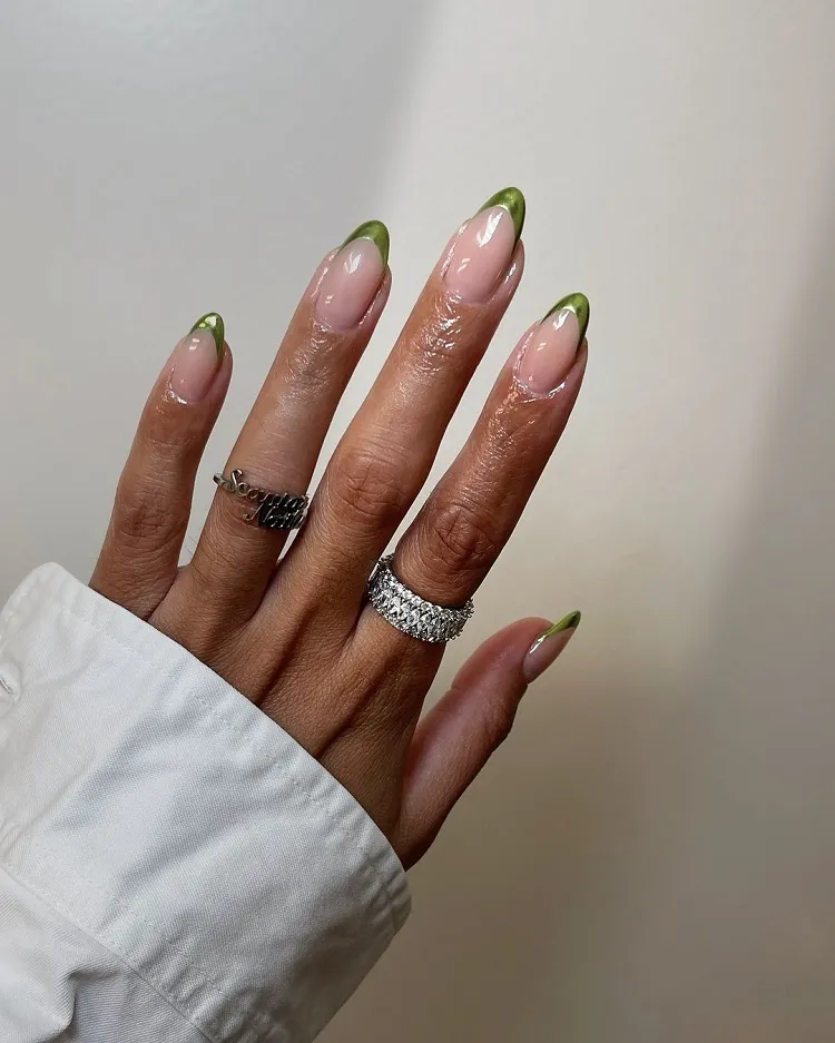 french manucure chromé vert chrome nail art printemps 2024
