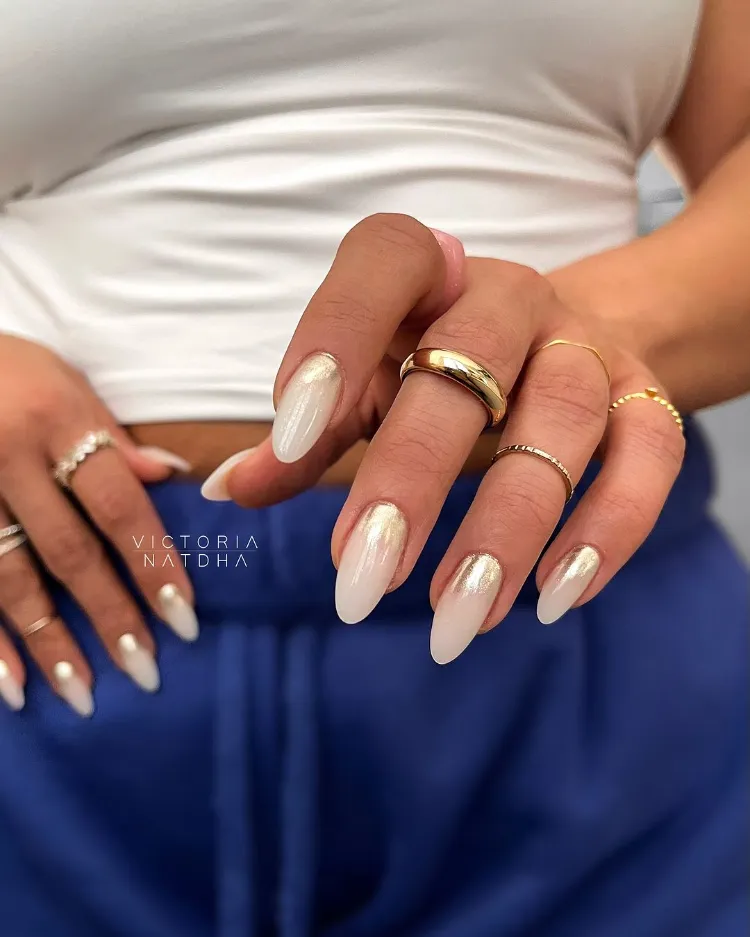 french manucure inversée dorée ongles nail art mariage 2024