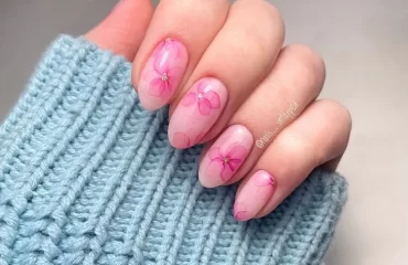 manucure watercolor tendance sur ongles en amande