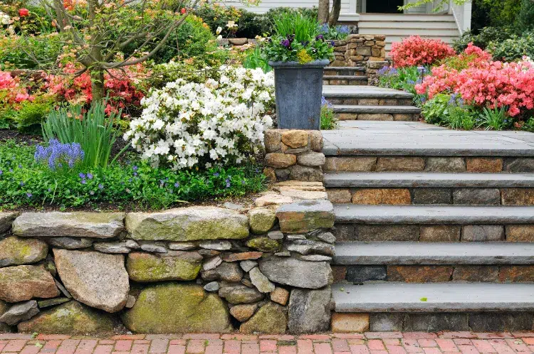 marches galet gris décoration de jardin avec des pierres