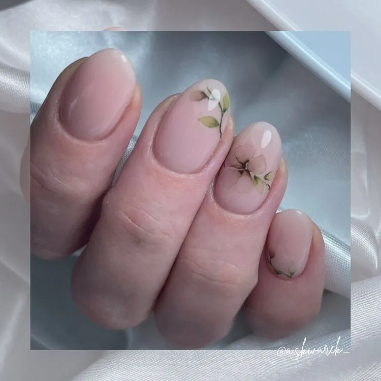 nail art floral ongles courts en amande