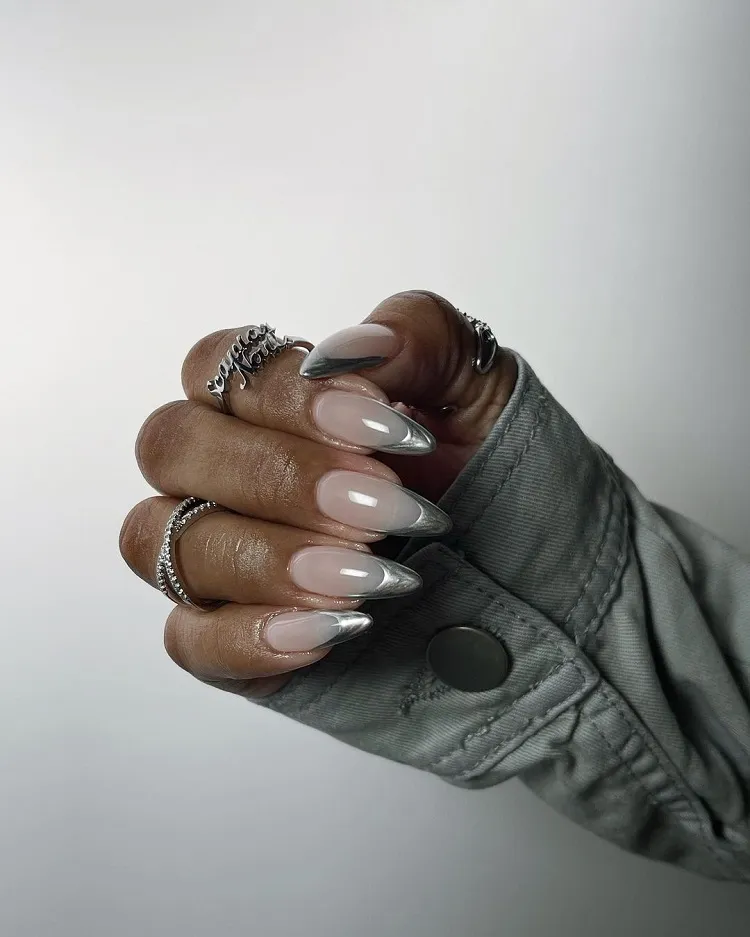 ongles métalliques french chrome nails tendance printemps 2024 ongles longs nail art