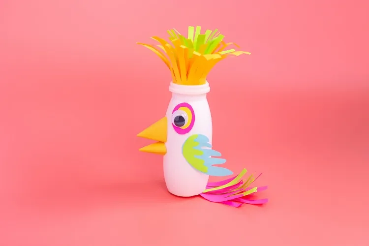 que fabriquer avec des bouteilles en plastique joli coq plumage queue multicolores crête érigée petites bandes
