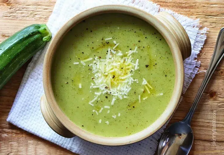 recette de courgettes diététique velouté parmesan rapé 100 calories