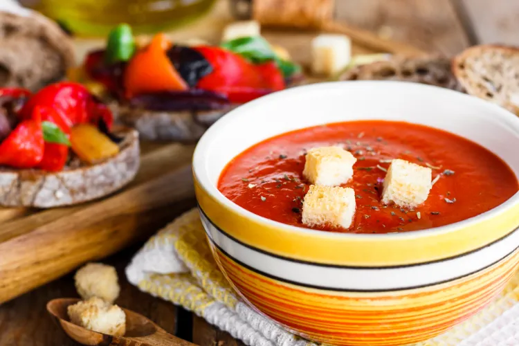 recettes familiales pour petit budget soupe poivrons rouges croutons