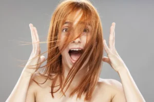 reflet cheveux jaune orange que faire shampooing violet brillant