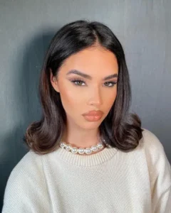 tendance cheveux courts coiffure femme printemps 2024 modèle de coupe au carré rétro vintage années 90