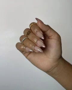 tendance french chrome nails manucure nacrée chromée tuto idées nail art printemps 2024