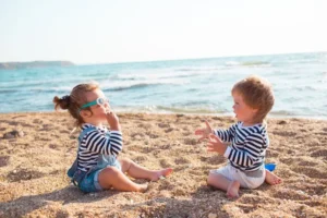 tendance vêtements d'enfant maillot de bain été 2024