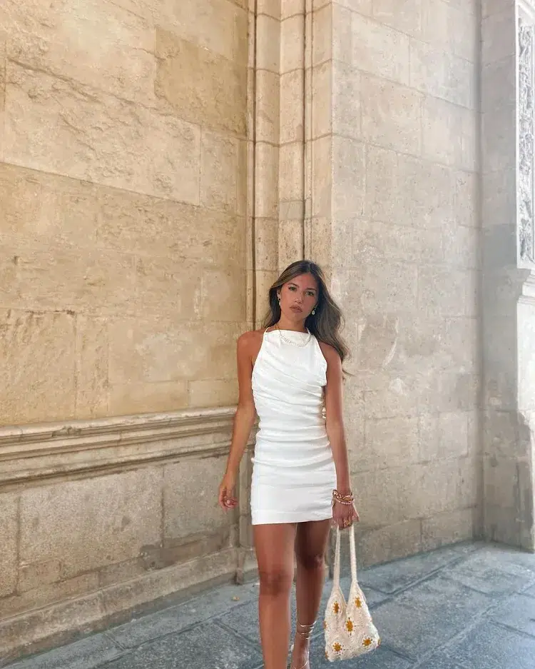 top modèles robe blanche tendance 2024 femme courte simple élégante été