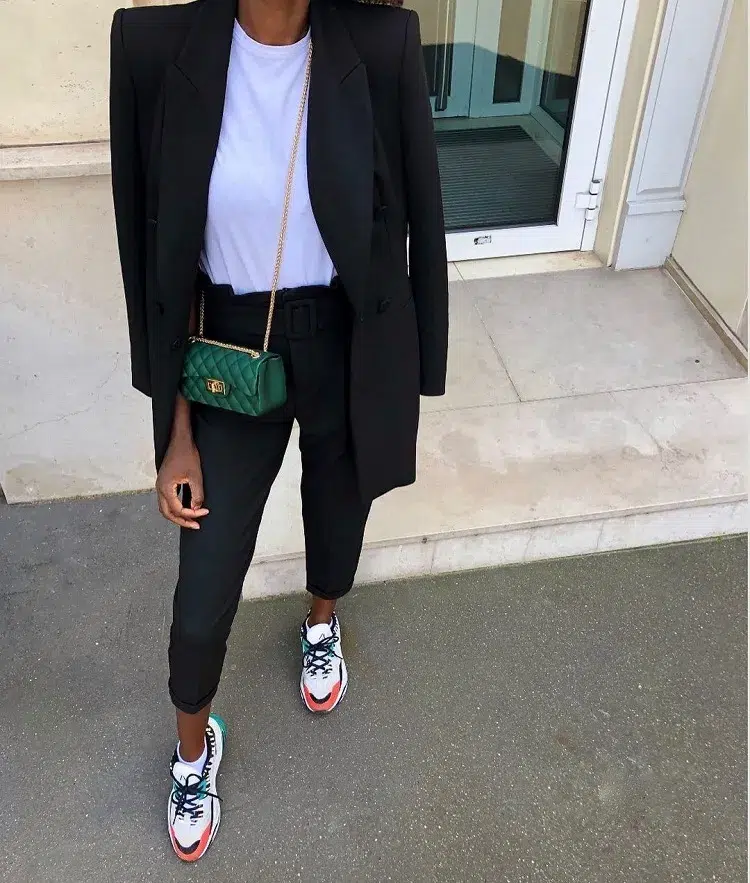 quelle basket avec un tailleur femme noir top modèles sneakers printemps été 2024