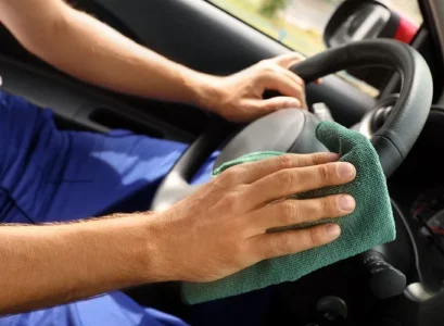 comment nettoyer desinfecter un volant cuir caoutchouc plastique bois qui colle produits nettoyant savon noir