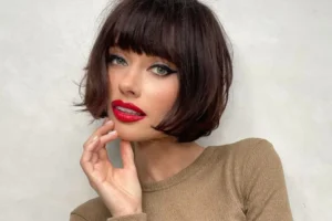 coupe de cheveux parisienne bob carré avec frange tendance ahappyjustin instagram
