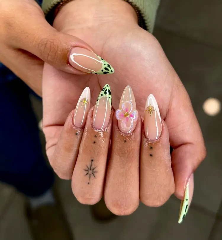 french manucure 3d tendance moderne fleurs Снимката на профила на nailsbytrinnie shop instagram