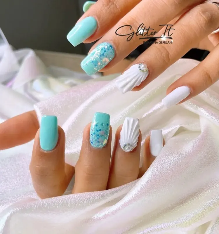 nail art blanc turquoise effet coquillage