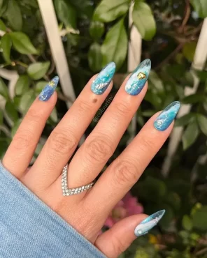 nail art marin ongles longs manucure bleue