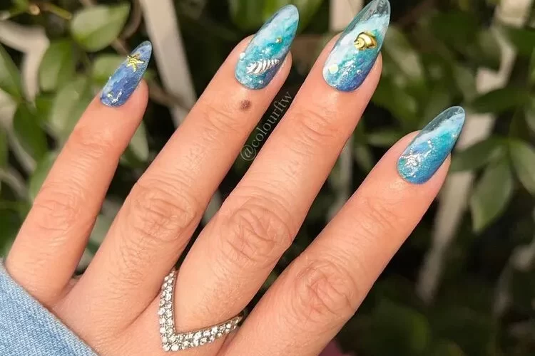 nail art marin ongles longs manucure bleue