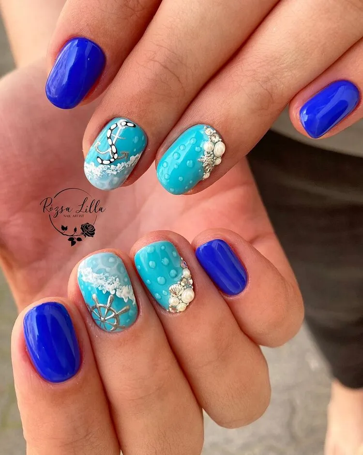 nail art marin sur ongles courts camaïeu de bleu