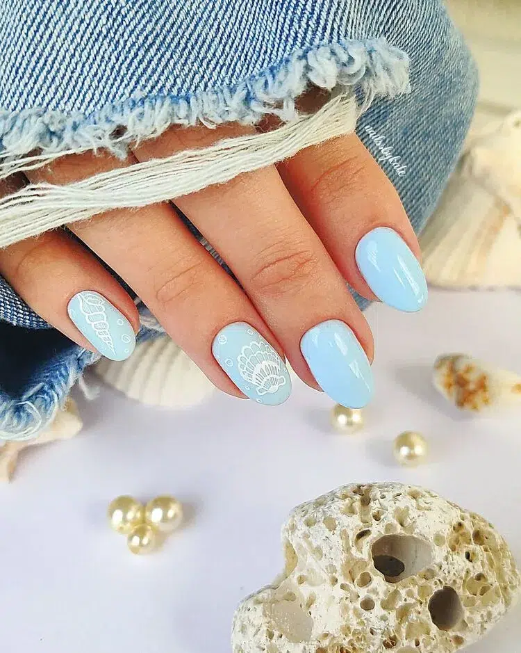 ongles bleu clair nail art marin
