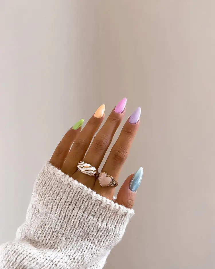 ongles pastel dépareillés tendance manucure nail art moderne femme