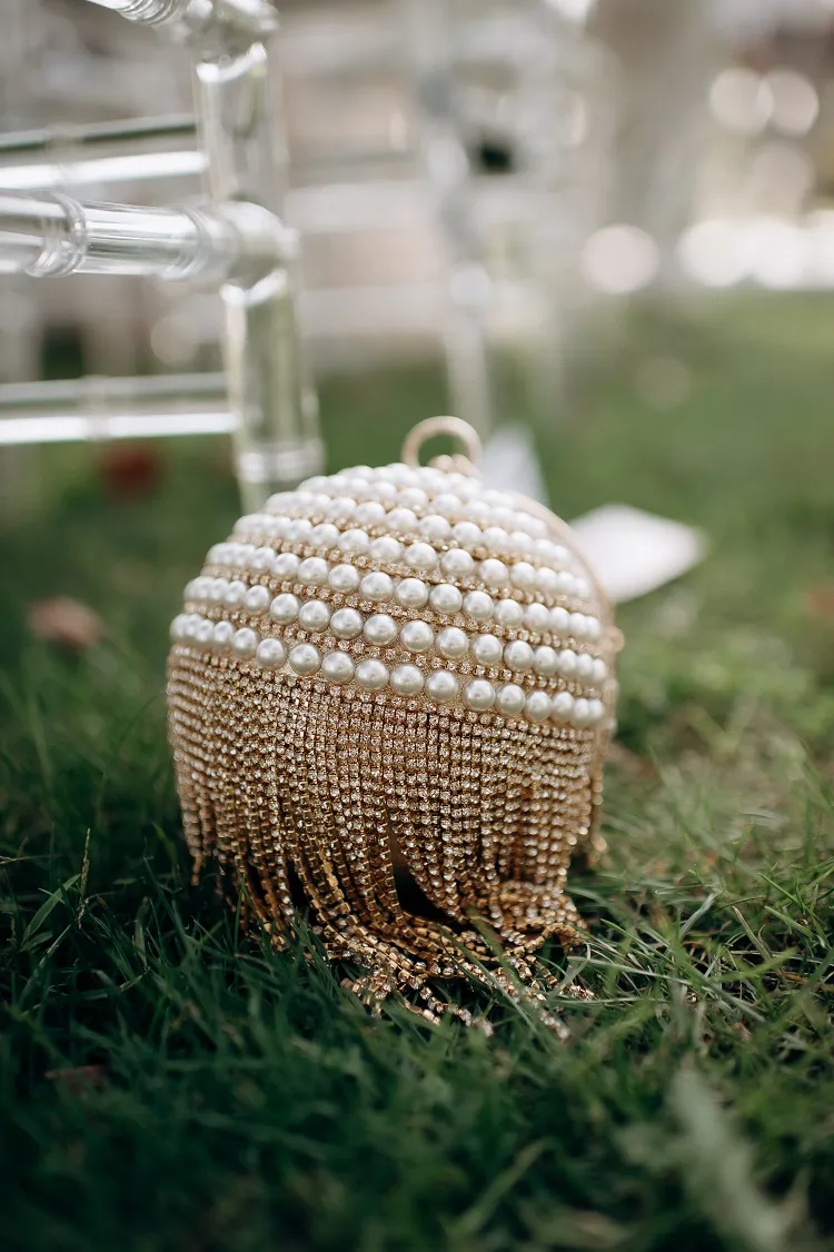 pochette boule à perles sac bijou pour une tenue de mariage