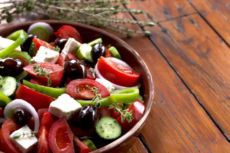 recettes grecques salade horiatiki concombres tomates fêta 