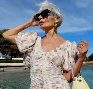 robe drapée longue manches bouffantes femme 50 ans tenue vacances soirée été