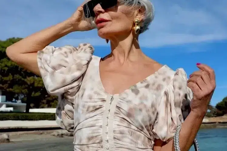 robe drapée longue manches bouffantes femme 50 ans tenue vacances soirée été