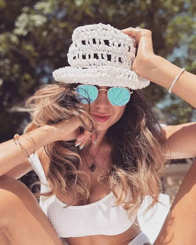 chapeau au crochet pour compléter votre tenue de plage moderne