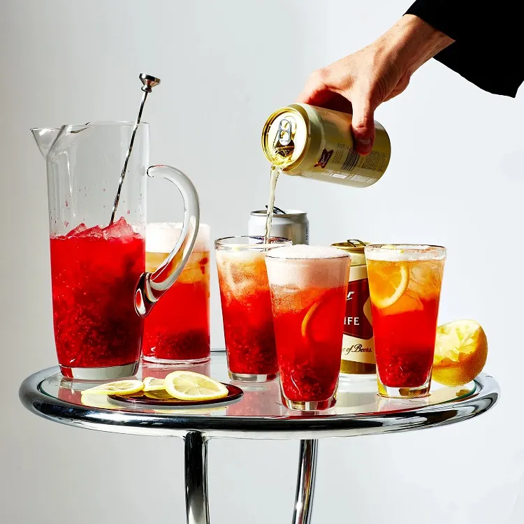 cocktail à base de bière avec des framboises