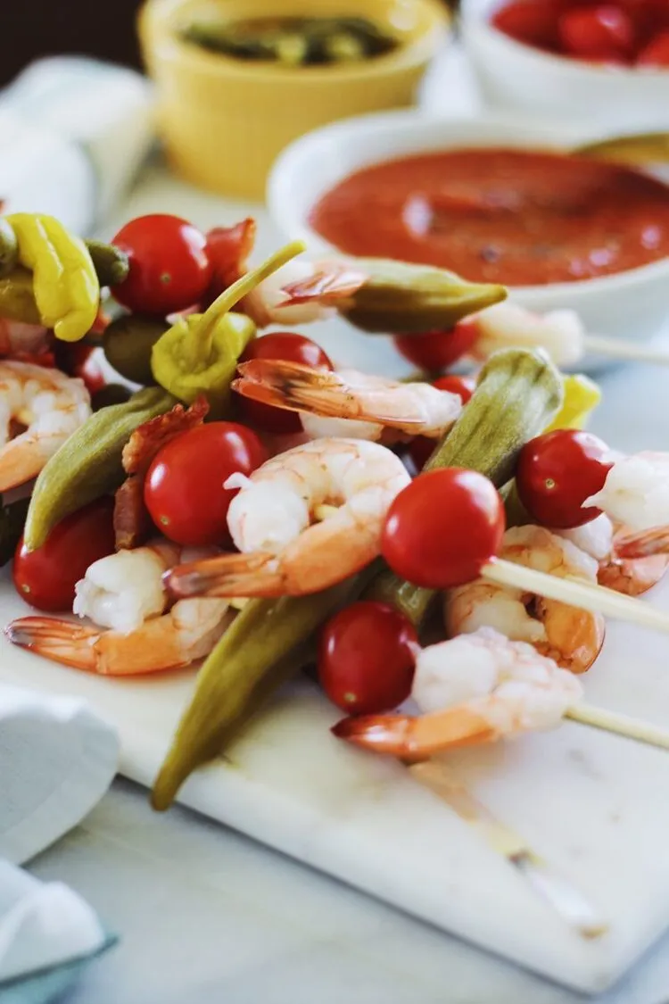 des brochettes de crevettes façon bloody mary