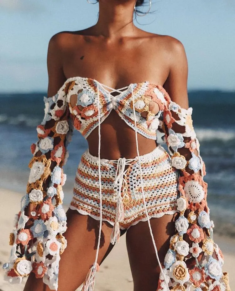 ensemble coloré au crochet pour look bohème à la plage