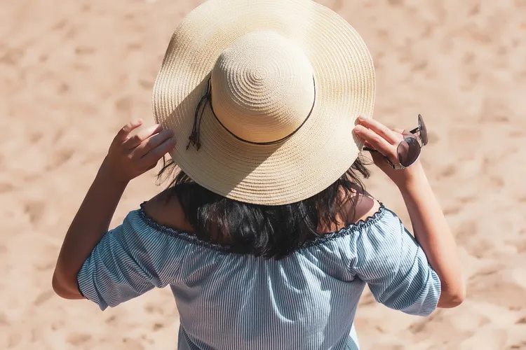 protéger les cheveux du soleil en été