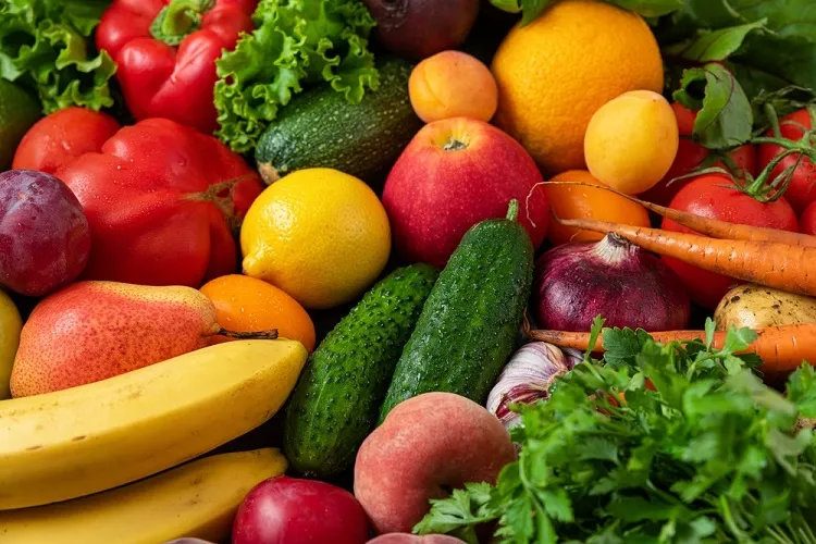 salade d'été avec fruits et légumes