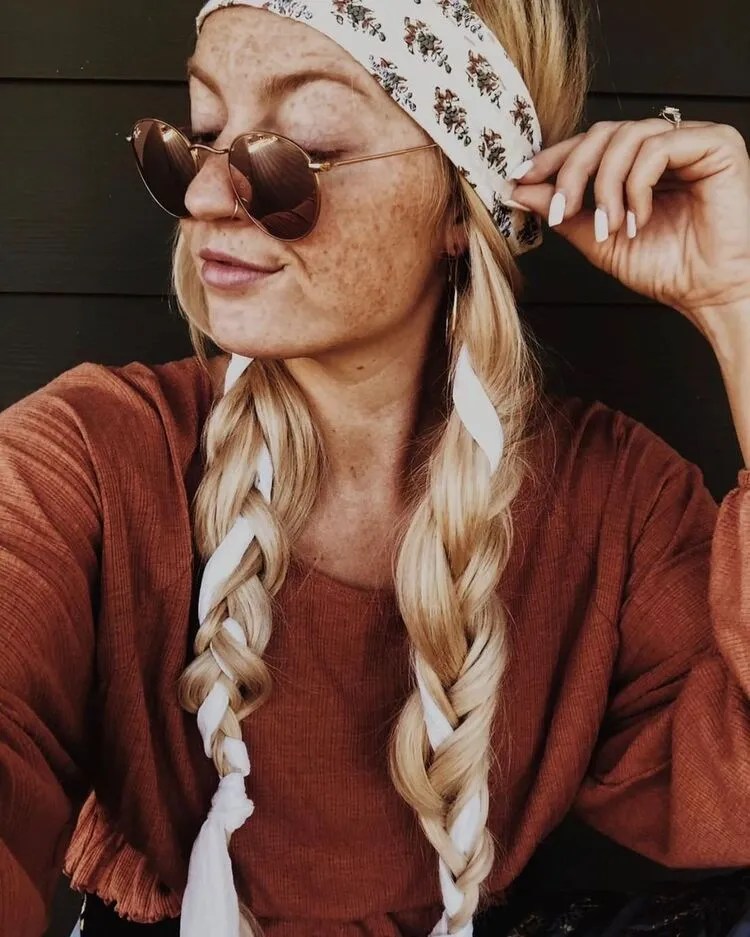 tresses avec foulard pour les filles à l'esprit bohème