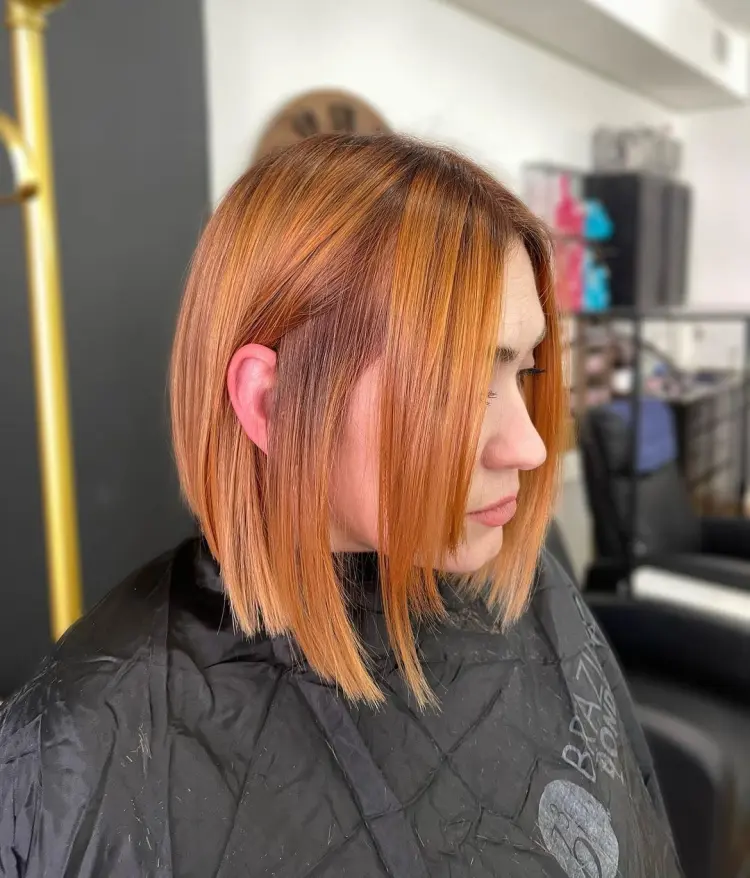 balayage cuivré sur un carré court lisse 