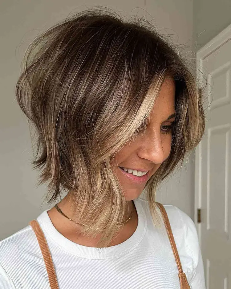 carré court avec balayage money piece blond latesthair instagram