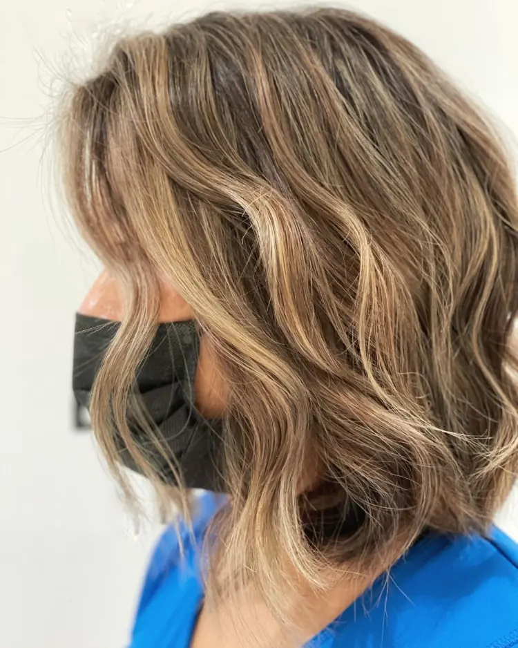 coloration bronde avec balayage pour carré court 