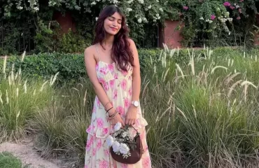 idée de tenue pour l'été avec robe longue florale thetanishasharma instagram