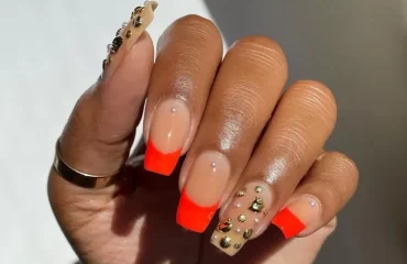 idées pour des ongles rouges avec des éléments 3d pour l'été 2024 melanated.mani instagram