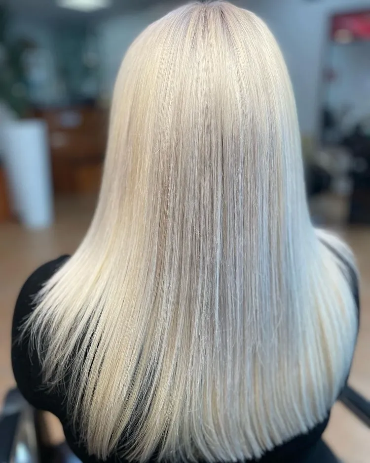 le blond platine est la couleur de cheveux femme 50 60 ans qui vieillit le plus