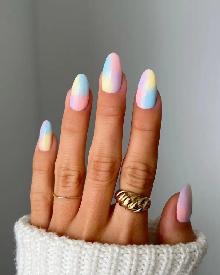 manucure juillet 2024 en couleurs pastel doux nailsbysmf instagram