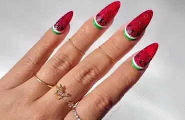 manucure pastèque sur des faux ongles longs