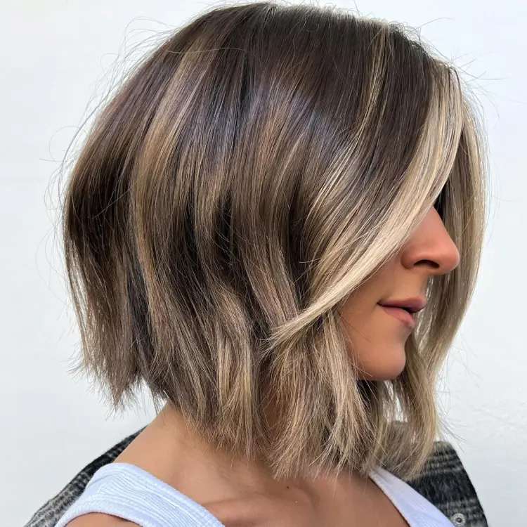 money piece et balyage brun subtil pour cheveux courts styled by carolynn instagram