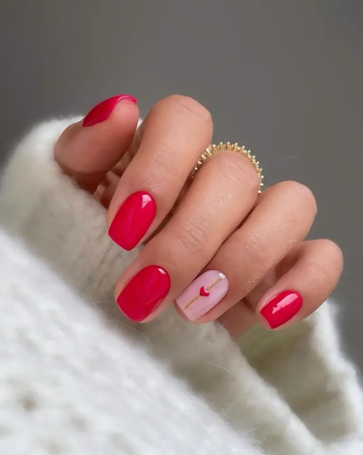 nail art tendance pour l'été en rouge avec un coeur 