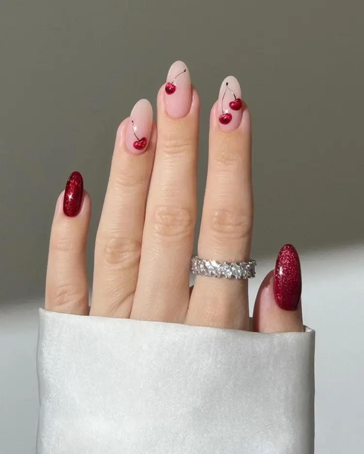 ongles 3d avec desssins de cerises dessus 