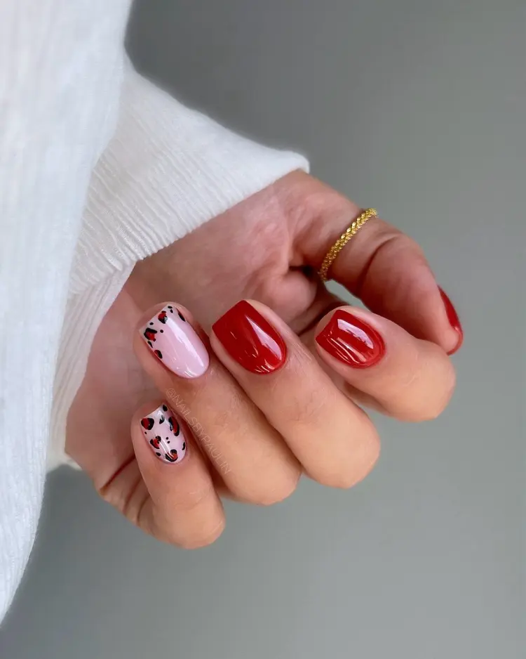 ongles rouge et motifs léopard pour l'été 