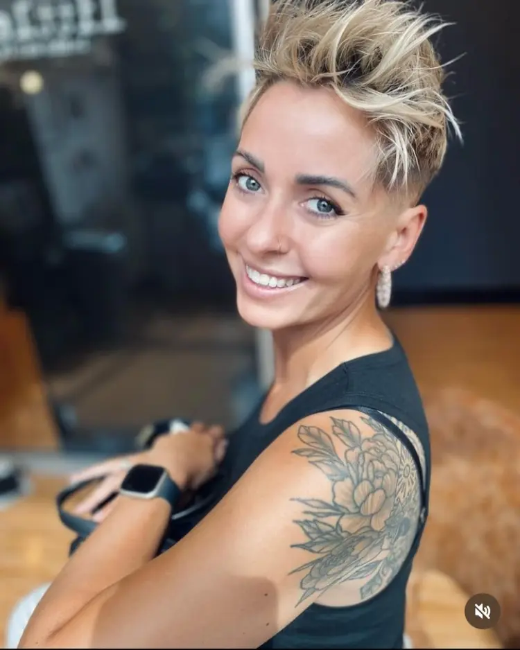 pixie undercut avec balayage blond tendance pixiepalooza instagram